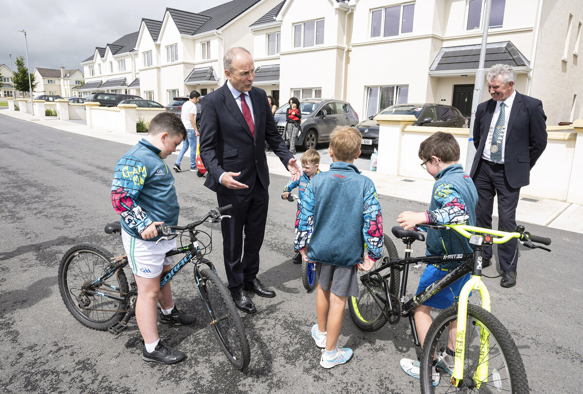 Tánaiste Micheál Martin and Cllr Pat Hayes chat with local children, at the LDA’s Clonmore development in Mallow, Cork. Photo: Gerard McCarthy