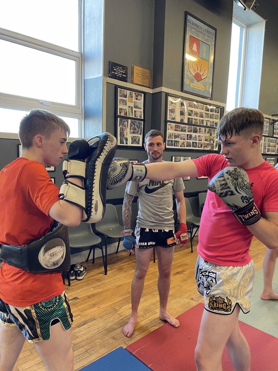 World champion Ryan Sheehan keeping a watchful eye on gold medal winner Colm O’Mahony on the pads with Jake Tobin at the Siam Warriors Gym. World champion Ryan Sheehan keeping a watchful eye on gold medal winner Colm O’Mahony on the pads with Jake Tobin at the Siam Warriors Gym.