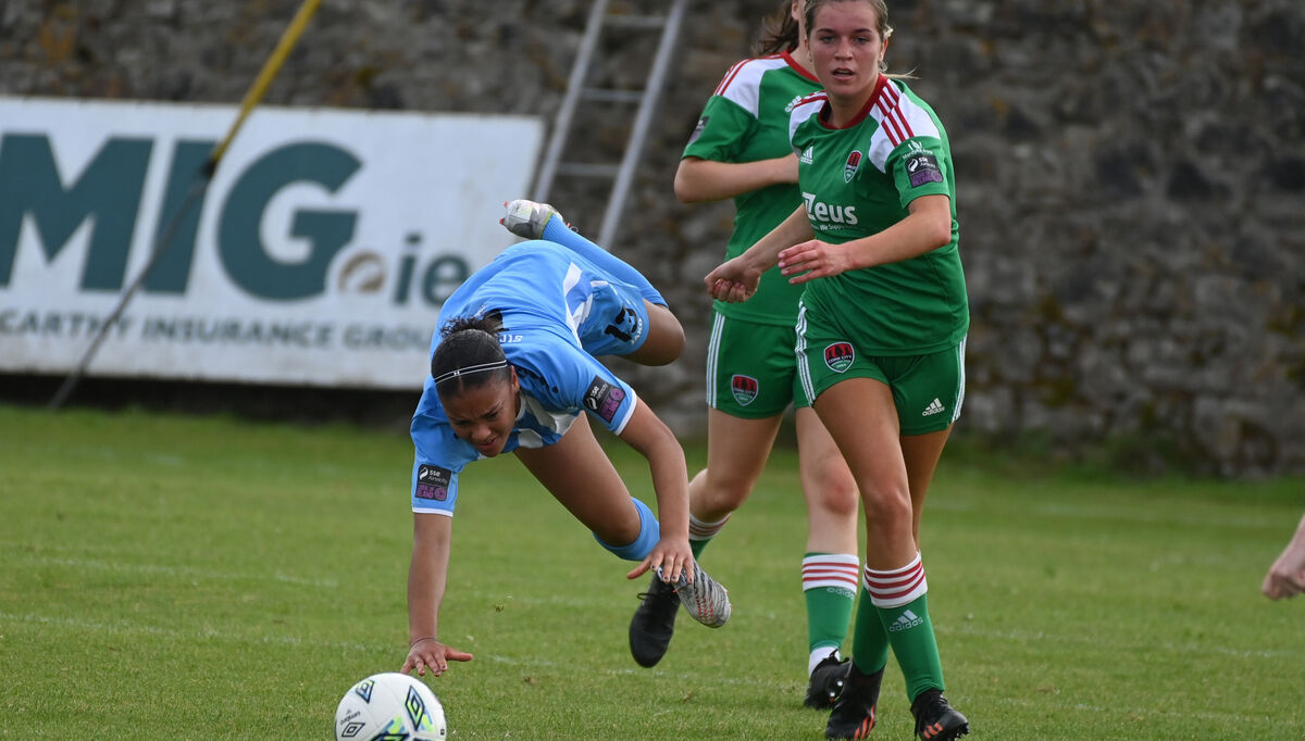 Cork City's Jesse Mendez wins the ball from DLR Waves' Nyeema Nyangasi. Picture: Eddie O'Hare Cork City's Jesse Mendez wins the ball from DLR Waves' Nyeema Nyangasi. Picture: Eddie O'Hare