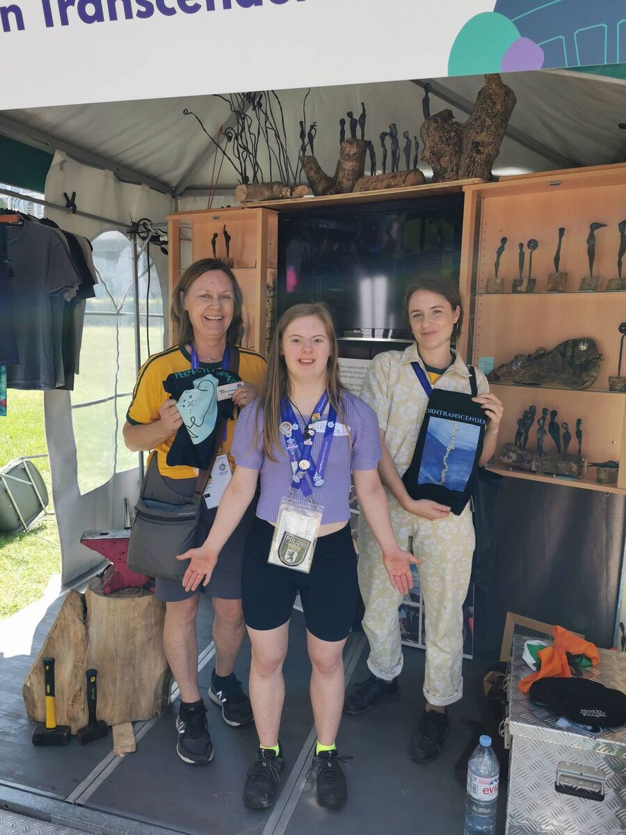 Jessie Waschkowitz from Castletownbere (centre) with two US spectators who purchased items from her stall which featured at the 2023 Special Olympics World Summer Games