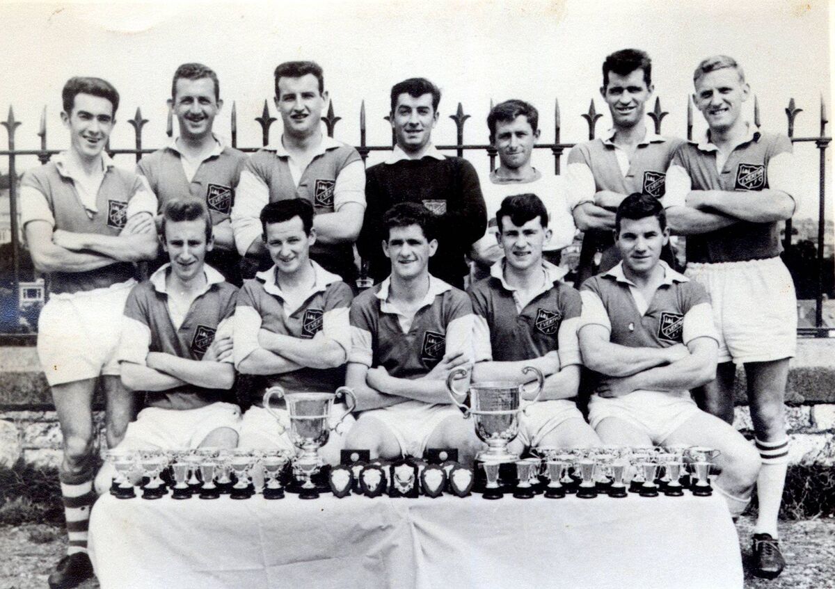 Everton AUL Saxone Cup & League 2 winners 1964-65. Back: William Higgins, Dan O'Mahony, Dan Joe Roche, William Lingane, Denis Dalton, Mick Crinnion, Steve O'Keeffe. Front: Stephen Feeney, Connie O'Mahony, John Scanlon, Eddie Goulding, Roy O'Sullivan. Everton AUL Saxone Cup & League 2 winners 1964-65. Back: William Higgins, Dan O'Mahony, Dan Joe Roche, William Lingane, Denis Dalton, Mick Crinnion, Steve O'Keeffe. Front: Stephen Feeney, Connie O'Mahony, John Scanlon, Eddie Goulding, Roy O'Sullivan.