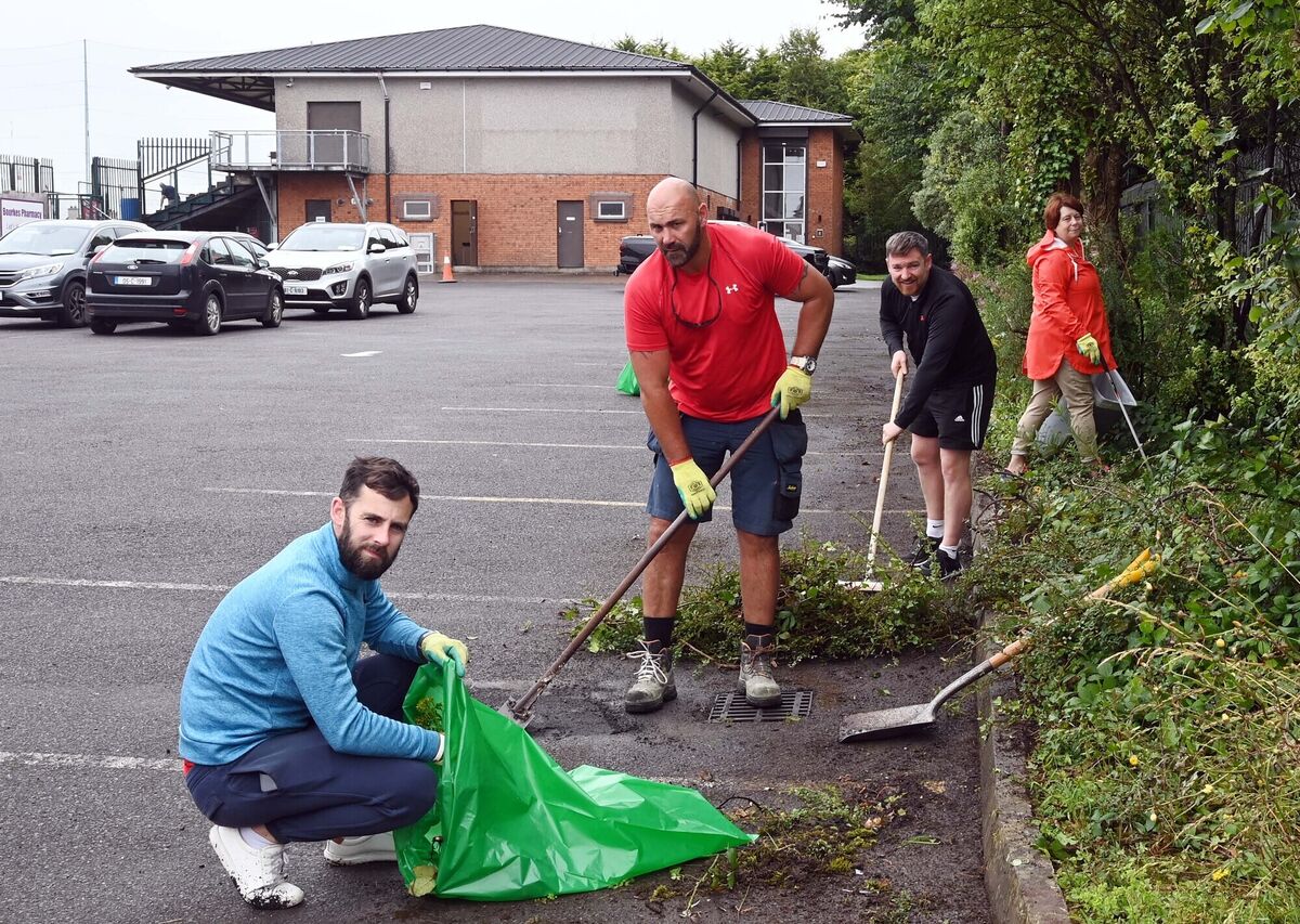 Club members during Mayfield GAA Club’s community clean-up.	 Picture: Denis Minihane
                    