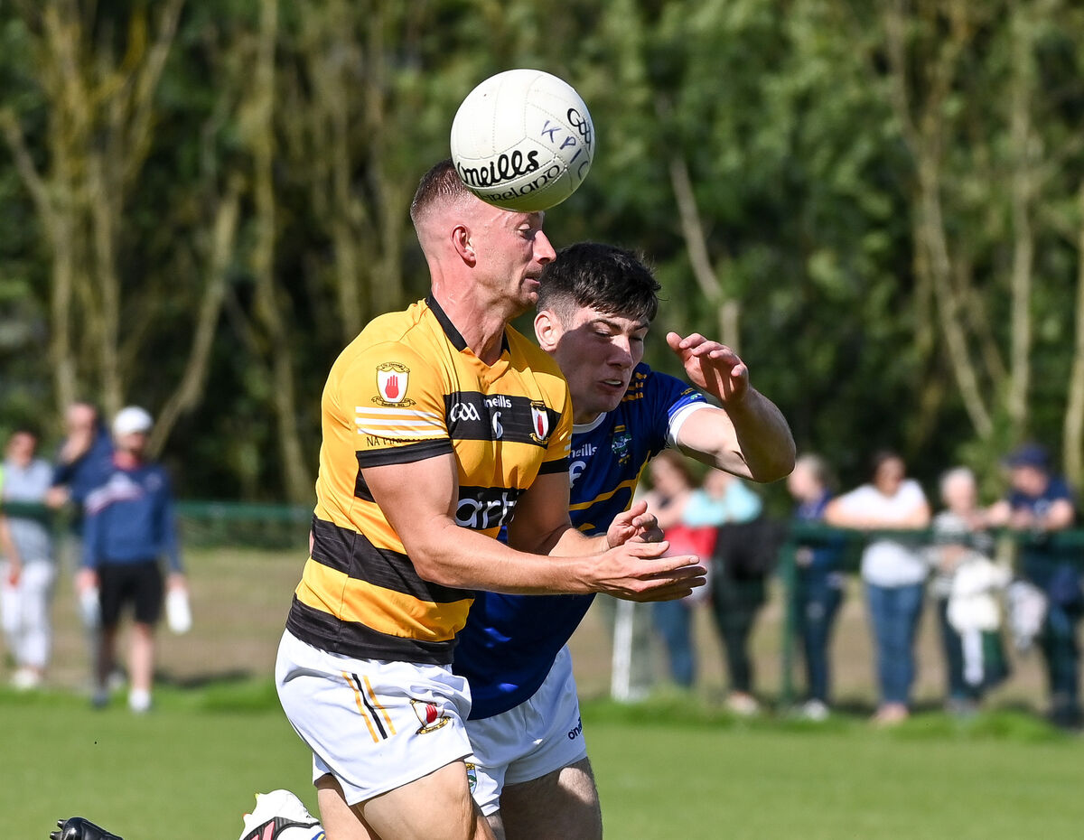  Na Piarsaigh's Eoin Sheehan and Kilshannig's Colm O'Shea in a tussle for the ball. Picture: David Keane.