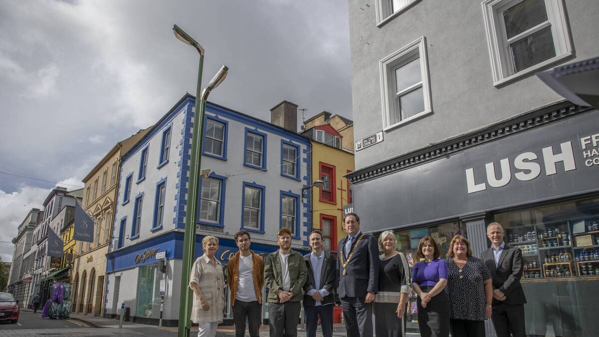 Boom Nouveau sculpture unveiled in city centre