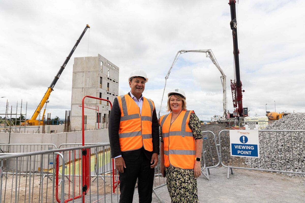 Taoiseach Leo Varadkar and Cathy Kearney, Apple's vice president of European Operations, pictured at the Apple campus in Hollyhill, Cork. Picture: Michael O'Sullivan /OSM PHOTO
