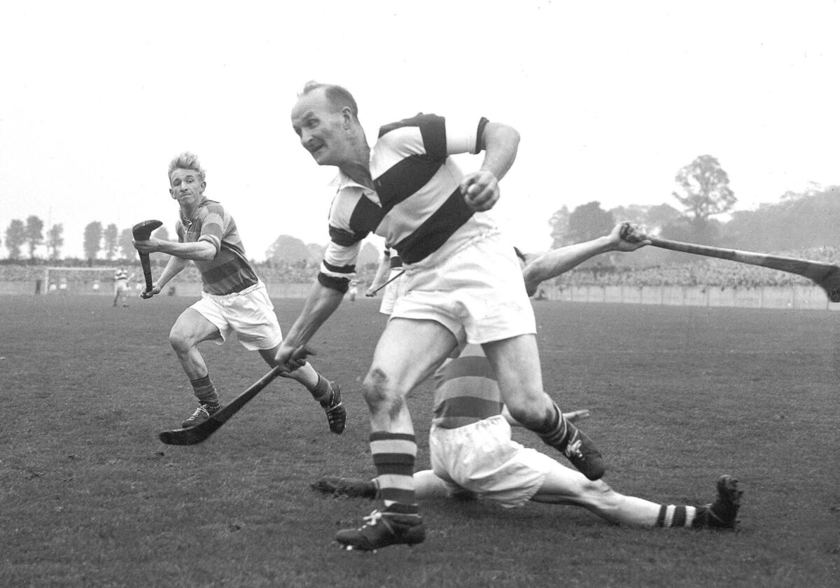 Cork County hurling final at Athletic Grounds , Blackrock v Glen Rovers . Christy Ring action pic . 14/10/56 