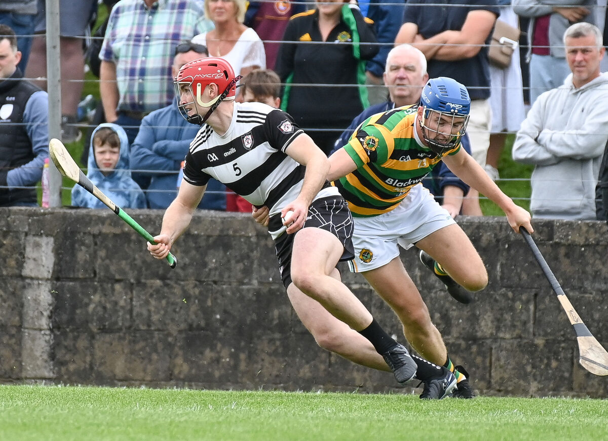  Midleton's Eoin Moloney wins possession under pressure from Glen Rovers' Mark Dooley, during their Premier SHC clash at Carrigtwohill. Picture: David Keane.