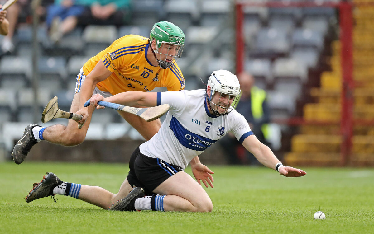  Ben Cunningham, St Finbarr's, being held off by Eoghan Murphy, Sarsfields. Picture: Jim Coughlan.