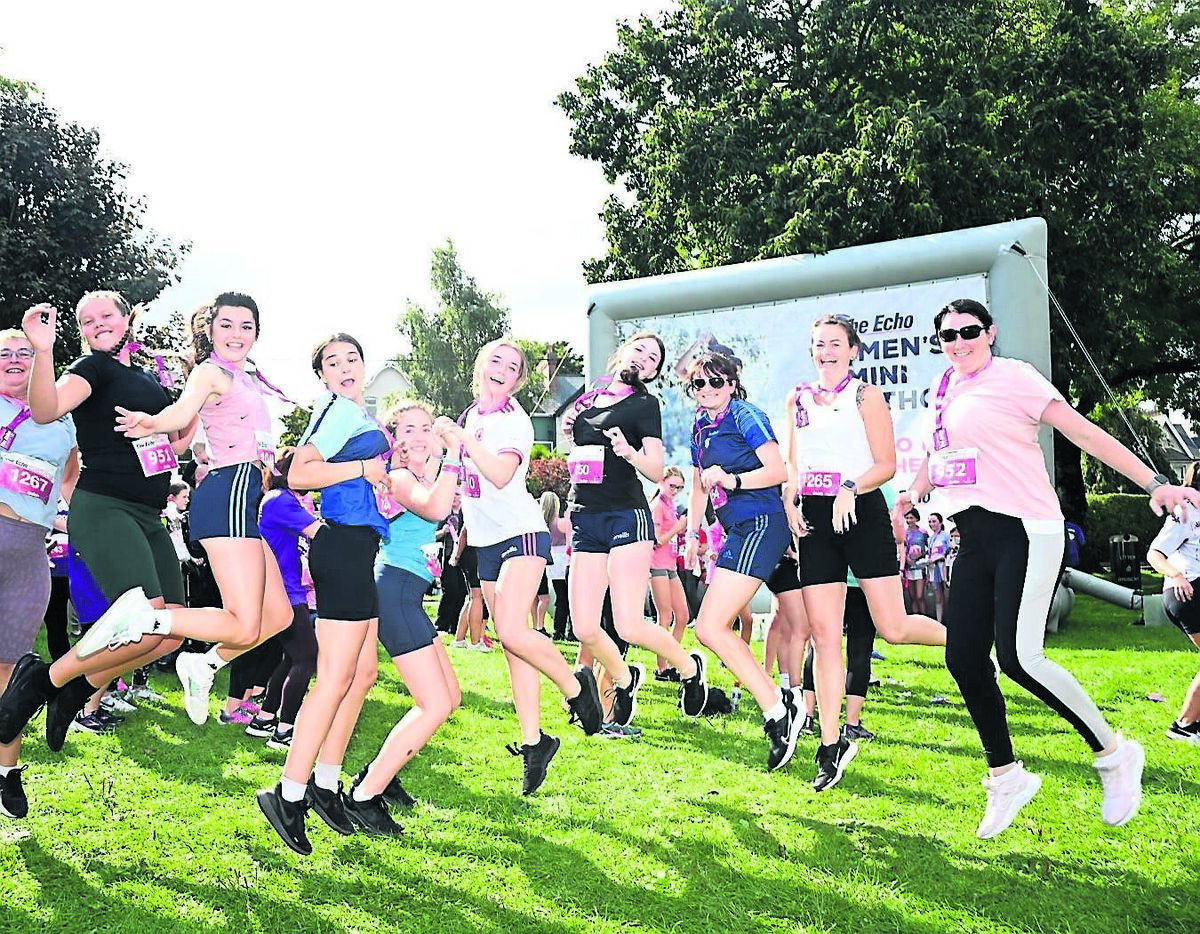 Pupils from Coláiste Pobail Bheanntraí, Bantry, with parents and staff at The Echo Women’s Mini-Marathon last year. Pic: Larry Cummins
                    