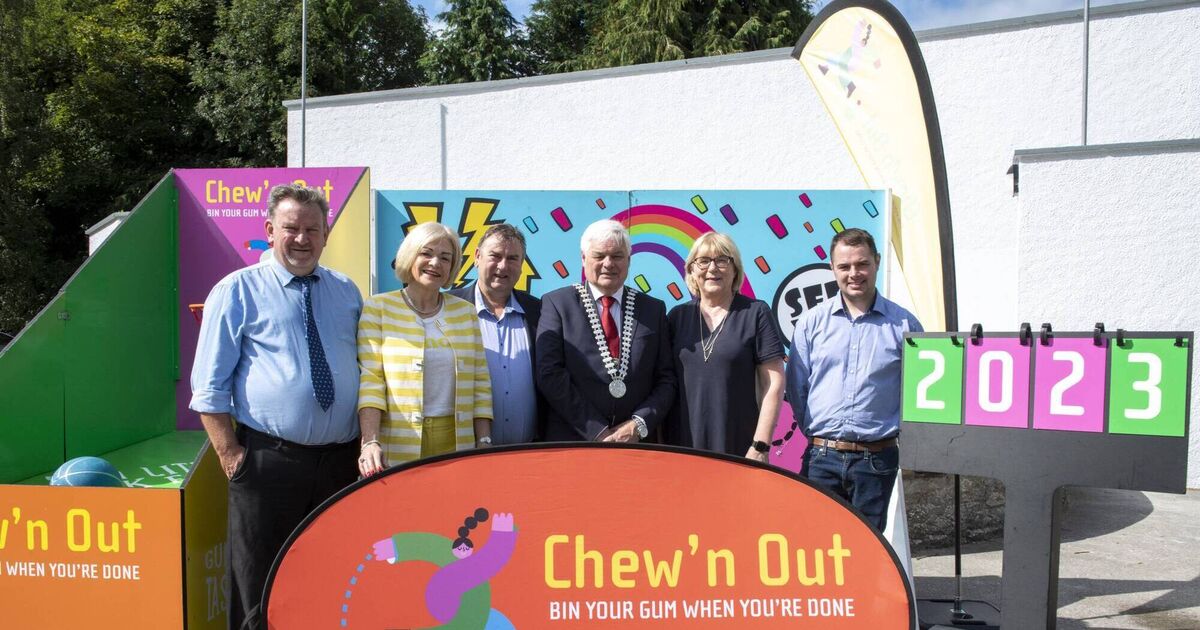 Gum litter taskforce takes to the streets of Cork town - Vimarsana News