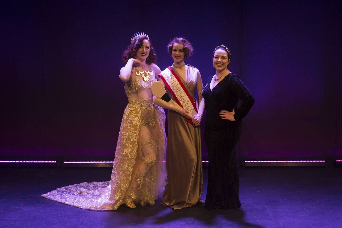Winner of the 2019 Newcomer Competition Velvet Fox with producers Fifi La Roux and Miss Emerald Elle. Photo by Ankie Janssen.