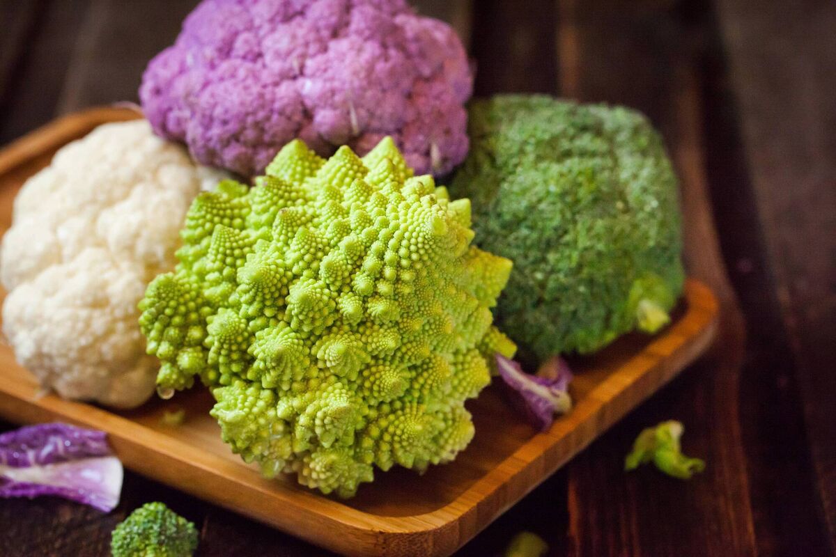 White and purple cauliflower, broccoli, romanesco.