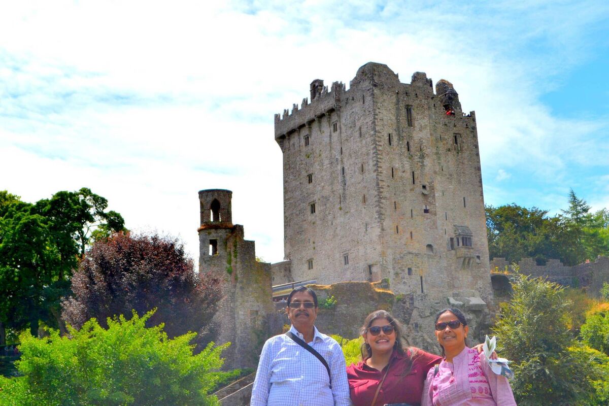  Dr. Shelly Chakraborty with her parents during a visit to Cork.