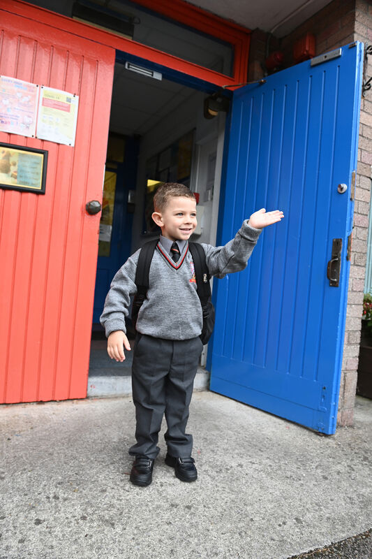  SEE YA LATER GUYS.....4yo Bailey Lenihan waves goodbye to his parents Brian and Bailey as he starts his first day at school at Togher Boys National School. Pic: Larry Cummins