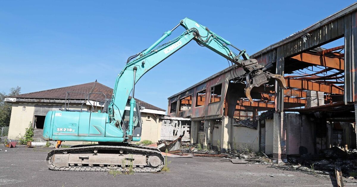 Watch: Demolition of much-loved former Cork hotel begins to make way for houses - Vimarsana News