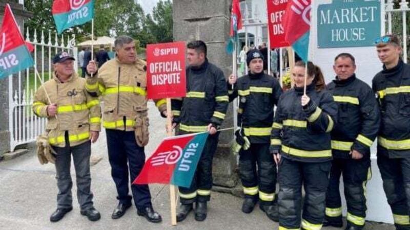 Retained firefighters accept offer that will see them guaranteed annual wage Retained firefighters accept offer that will see them guaranteed annual wage