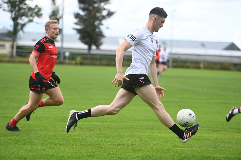  Midfielder Tomás Dennehy, Kiskeam, runs at Beál Ath'n Ghaorthaidh. Picture: Larry Cummins