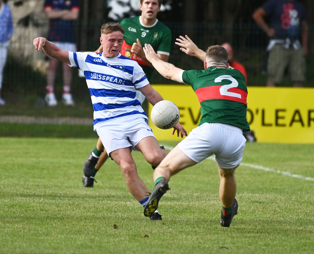 Castlehaven's Jamie O'Driscoll shoots for goal as Liam O'Donovan tries to block. Picture: Eddie O'Hare