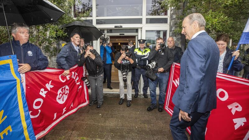 Cork farmers among 300-strong protest at Fianna Fáil think in Cork farmers among 300-strong protest at Fianna Fáil think in