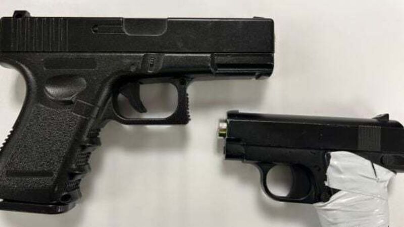 Gardaí seize two imitation handguns and cocaine in Dublin city Gardaí seize two imitation handguns and cocaine in Dublin city