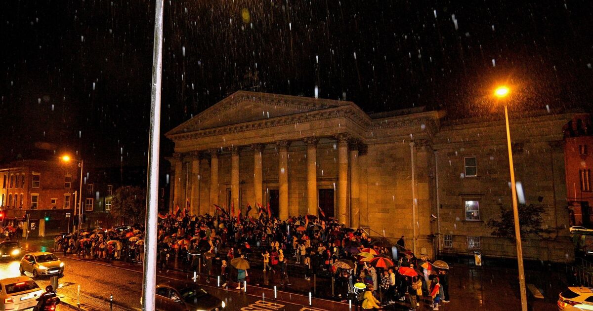 Hundreds attend peaceful demonstration in Cork following decision by city pub to rebrand for Freshers' Week - Vimarsana News