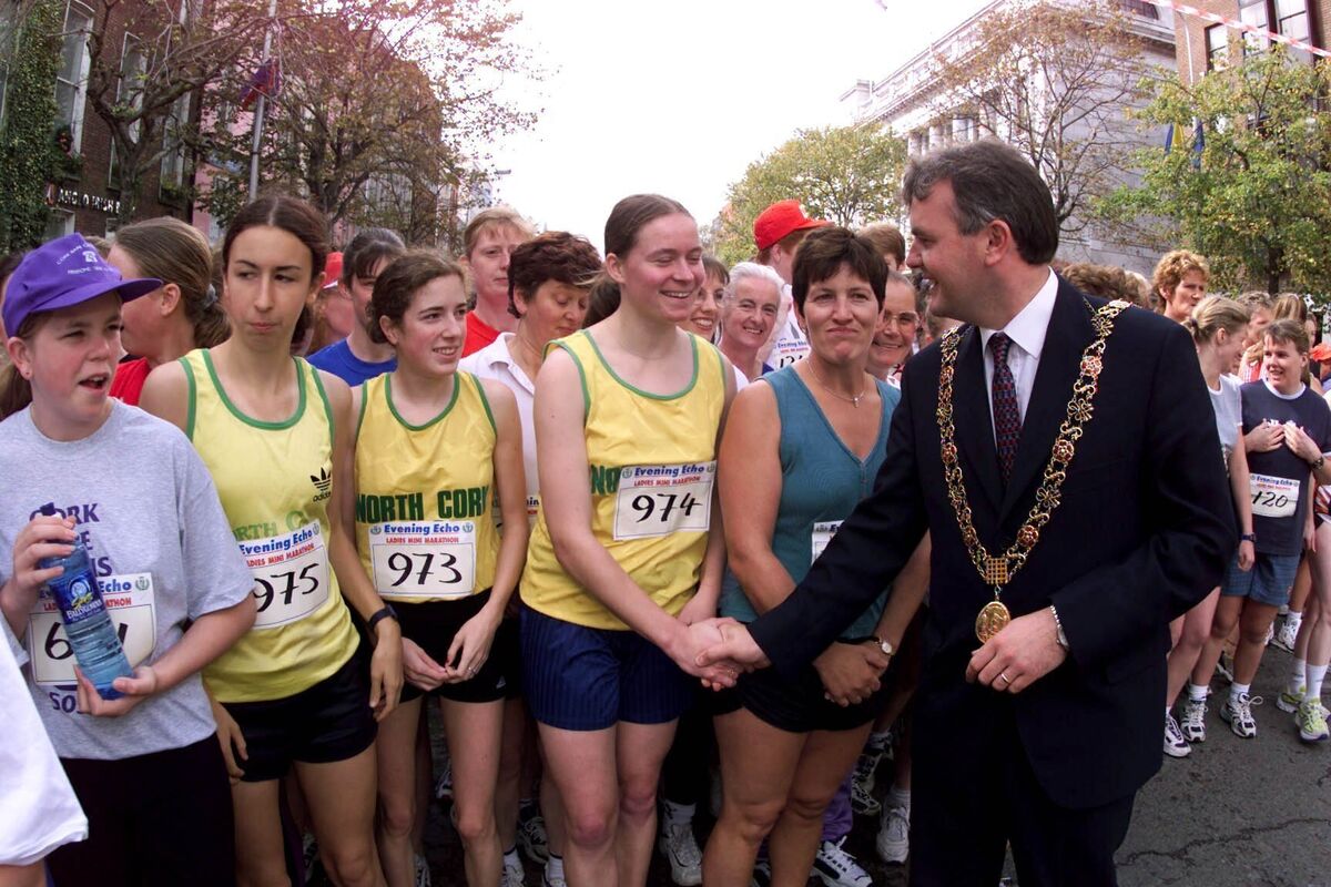 Then Lord Mayor of Cork Damian Wallace wishes some of the competitors good luck before the start of the race in 1997. Picture: Mark Kelleher
Then Lord Mayor of Cork Damian Wallace wishes some of the competitors good luck before the start of the race in 1997. Picture: Mark Kelleher
