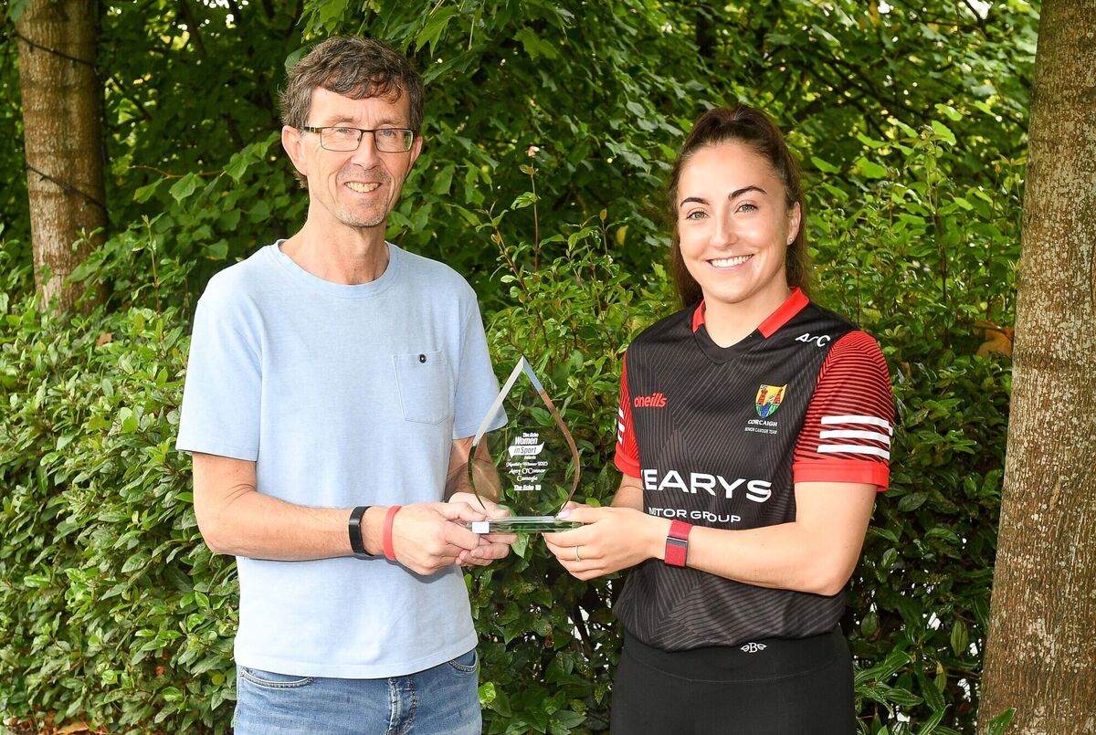  Rory Noonan, chief sub-editor of The Echo presenting the Echo Women in Sport monthly award for August to Cork senior camogie player Amy O'Connor.