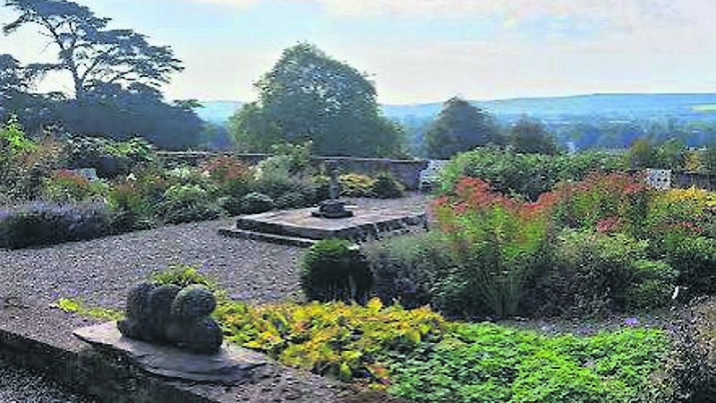 Two beautiful gardens to visit for an autumn stroll Two beautiful gardens to visit for an autumn stroll