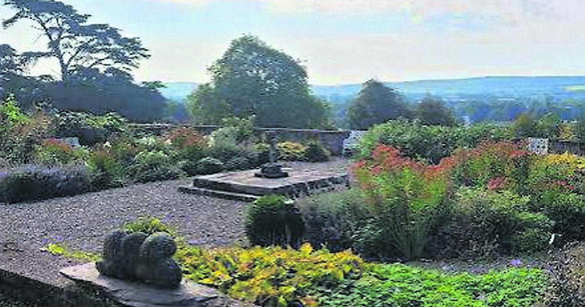 Two beautiful gardens to visit for an autumn stroll - Vimarsana News