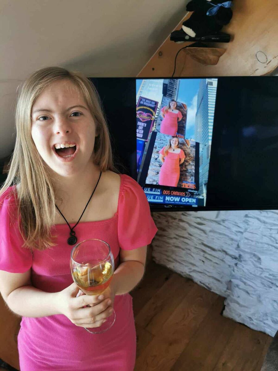 Jessie Waschkowitz from Castletownbere pictured with an image of her billboard in Times Square. Jessie Waschkowitz from Castletownbere pictured with an image of her billboard in Times Square.