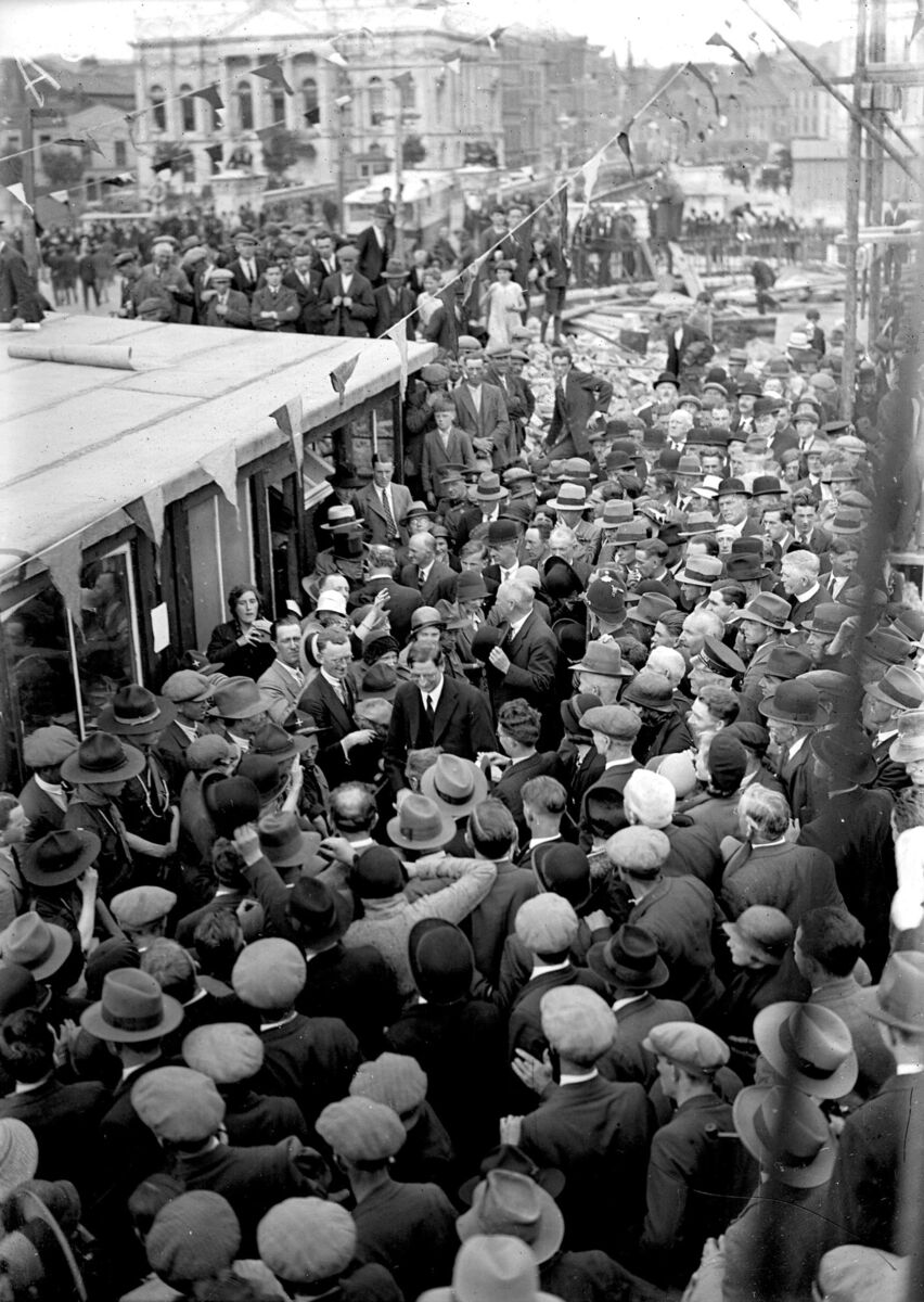 New city hall for Cork, laying of foundation stone by Eamon De Valera. 09/07/1932 