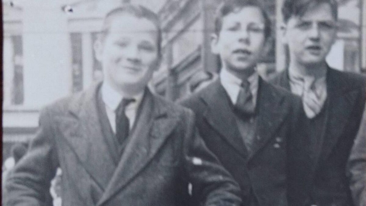 Throwback Thursday: My father doing Pana - but who is he with?
