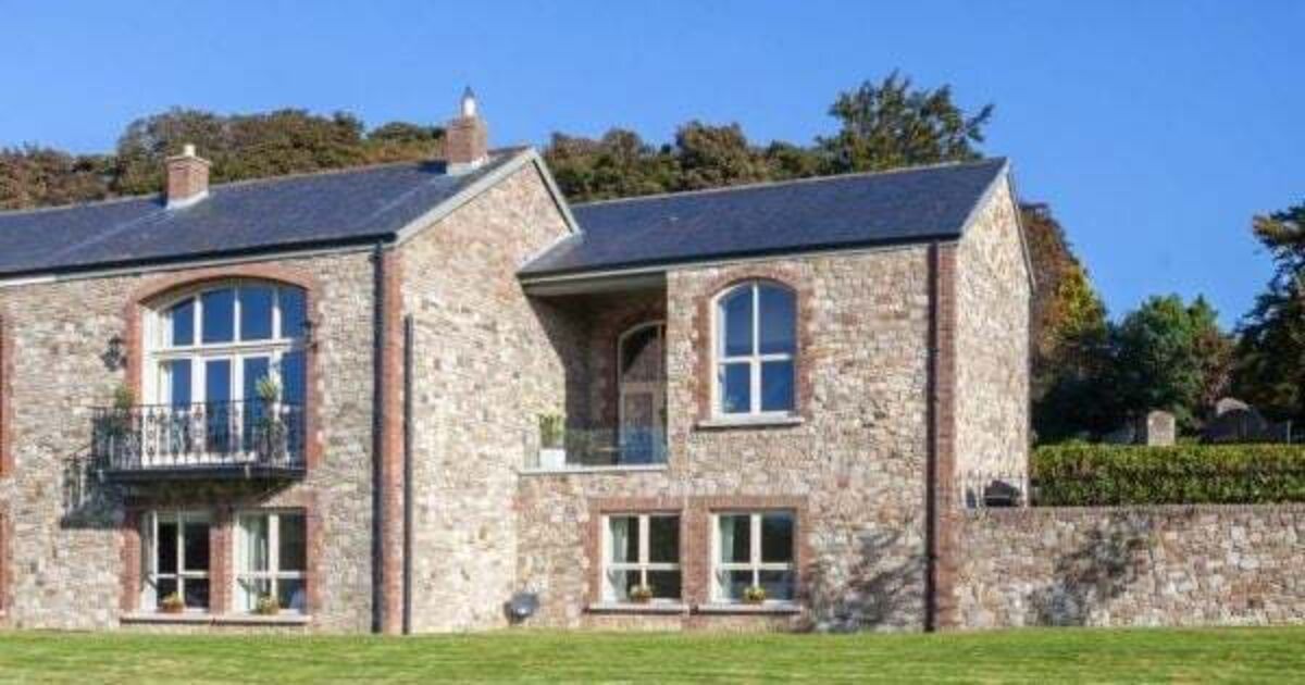 Four-bed property overlooking Old Greystones Golf Club mixes character with contemporary - Vimarsana News