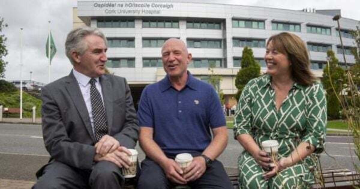 English tourist returns to Irish hospital to thank doctor who saved his life - Vimarsana News