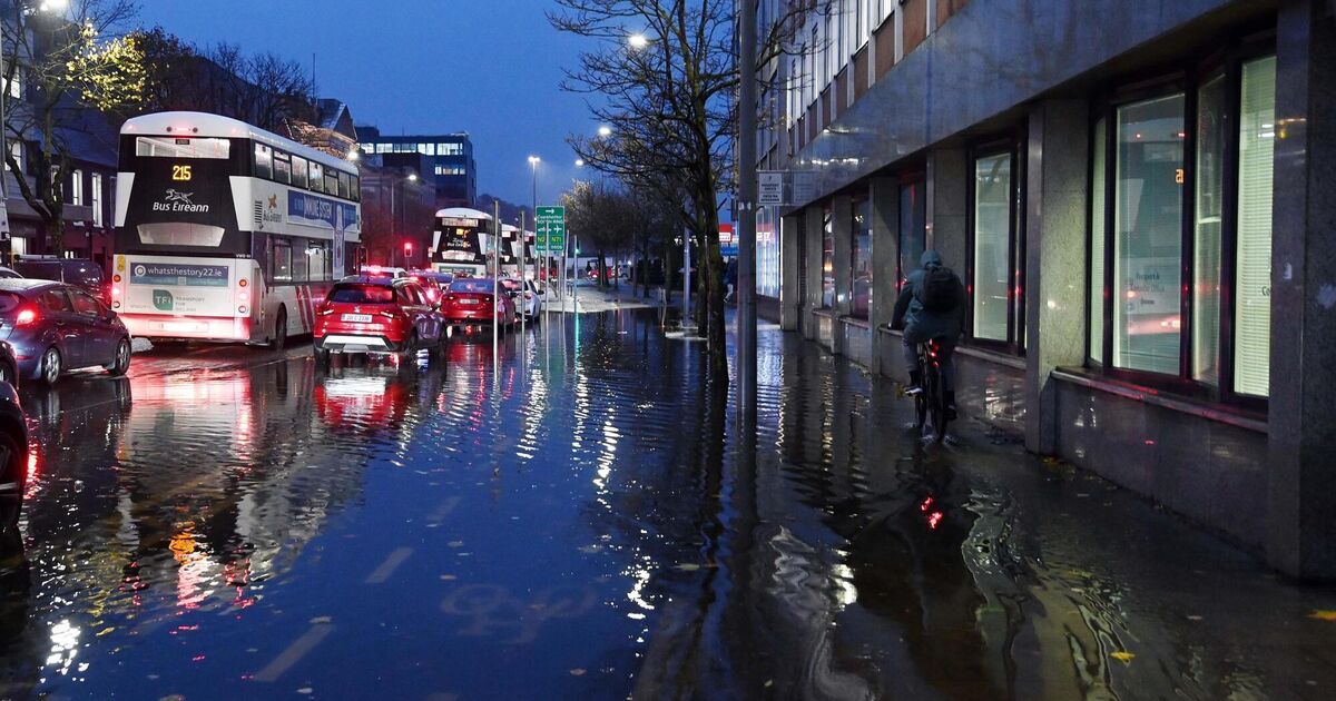 Status orange rain warning in place for Cork extended to 1pm tomorrow - Vimarsana News