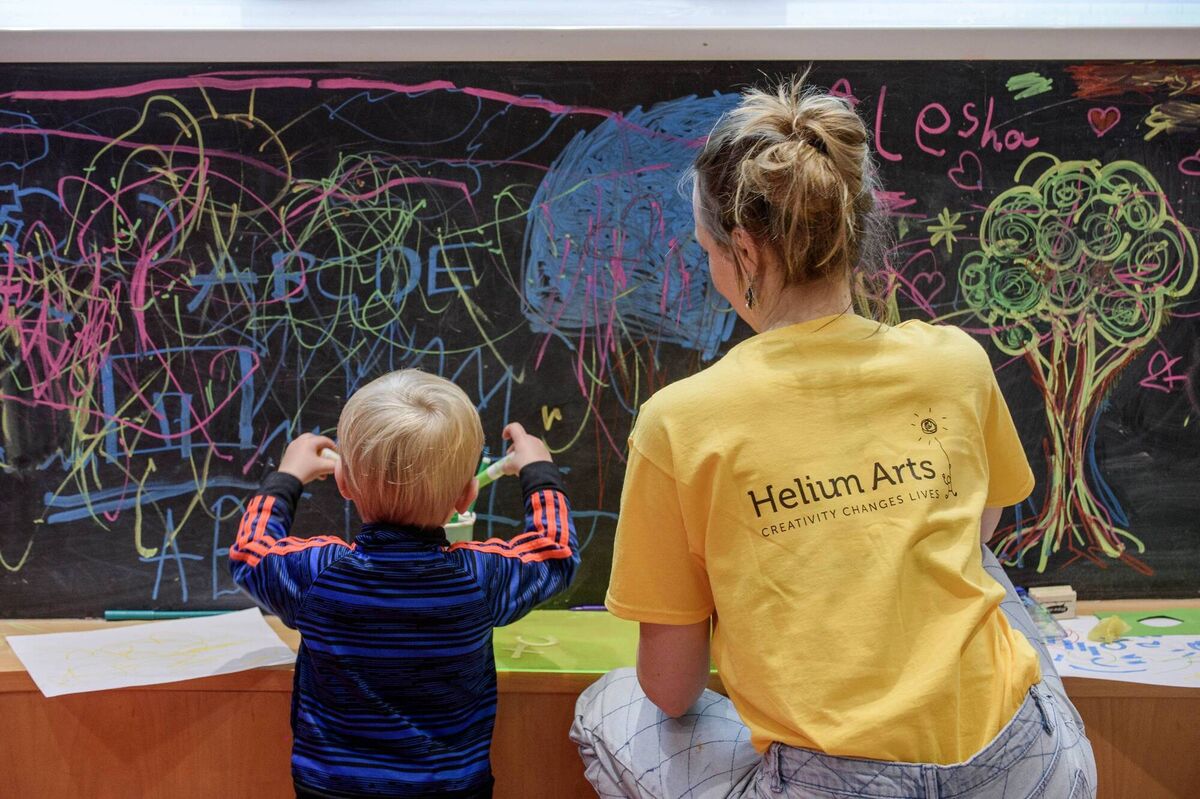 Cork University Hospital (CUH) and Helium Arts, a national arts and health charity, has launched its outpatients programme - ‘Create While You Wait’ in the Seahorse Outpatient Unit at the hospital. Pictured is artist, Ashleigh Ellis with attending child. Cork University Hospital (CUH) and Helium Arts, a national arts and health charity, has launched its outpatients programme - ‘Create While You Wait’ in the Seahorse Outpatient Unit at the hospital. Pictured is artist, Ashleigh Ellis with attending child.