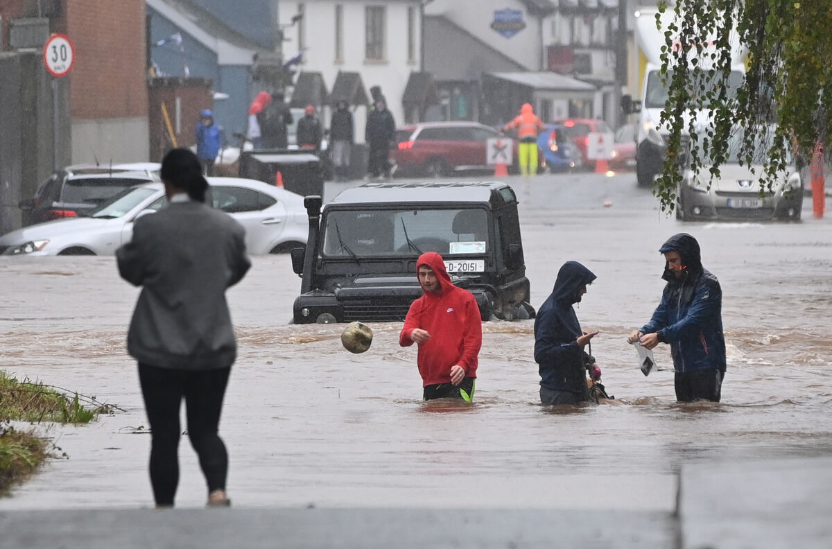 Youngsters with their dog and footballs along with stranded cars outside Sarsfields GAA pitch in Riverstown yesterday. Picture; Eddie O'Hare
