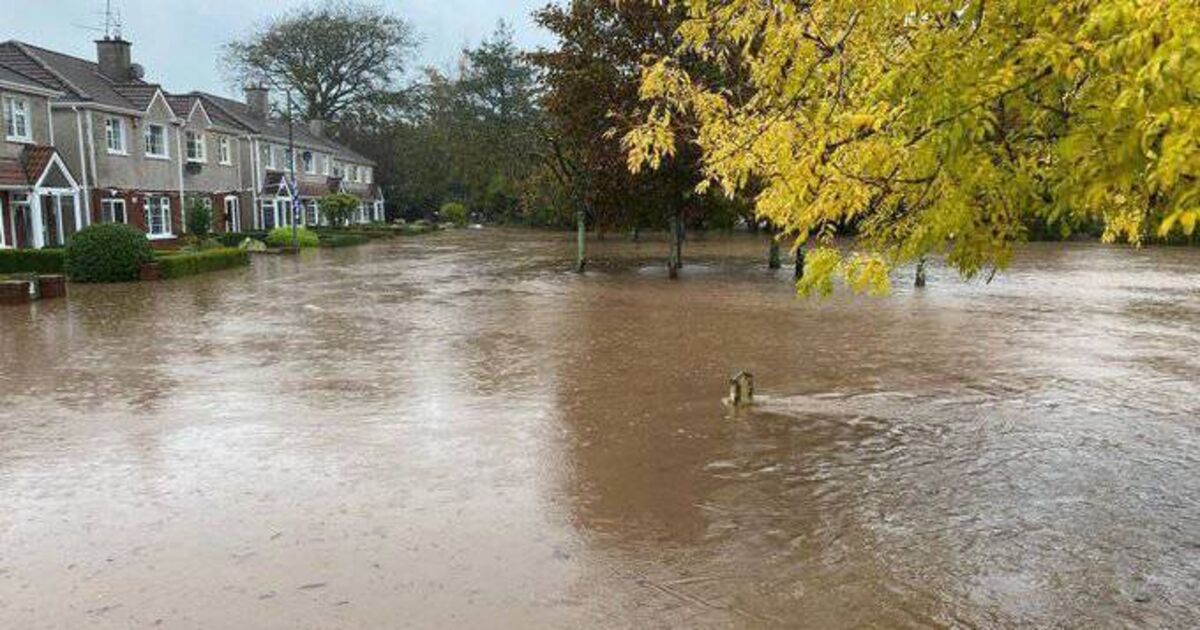 LIVE: Council issues 'urgent notice' telling public to avoid Midleton town centre amid 'significant risk of flooding' - Vimarsana News