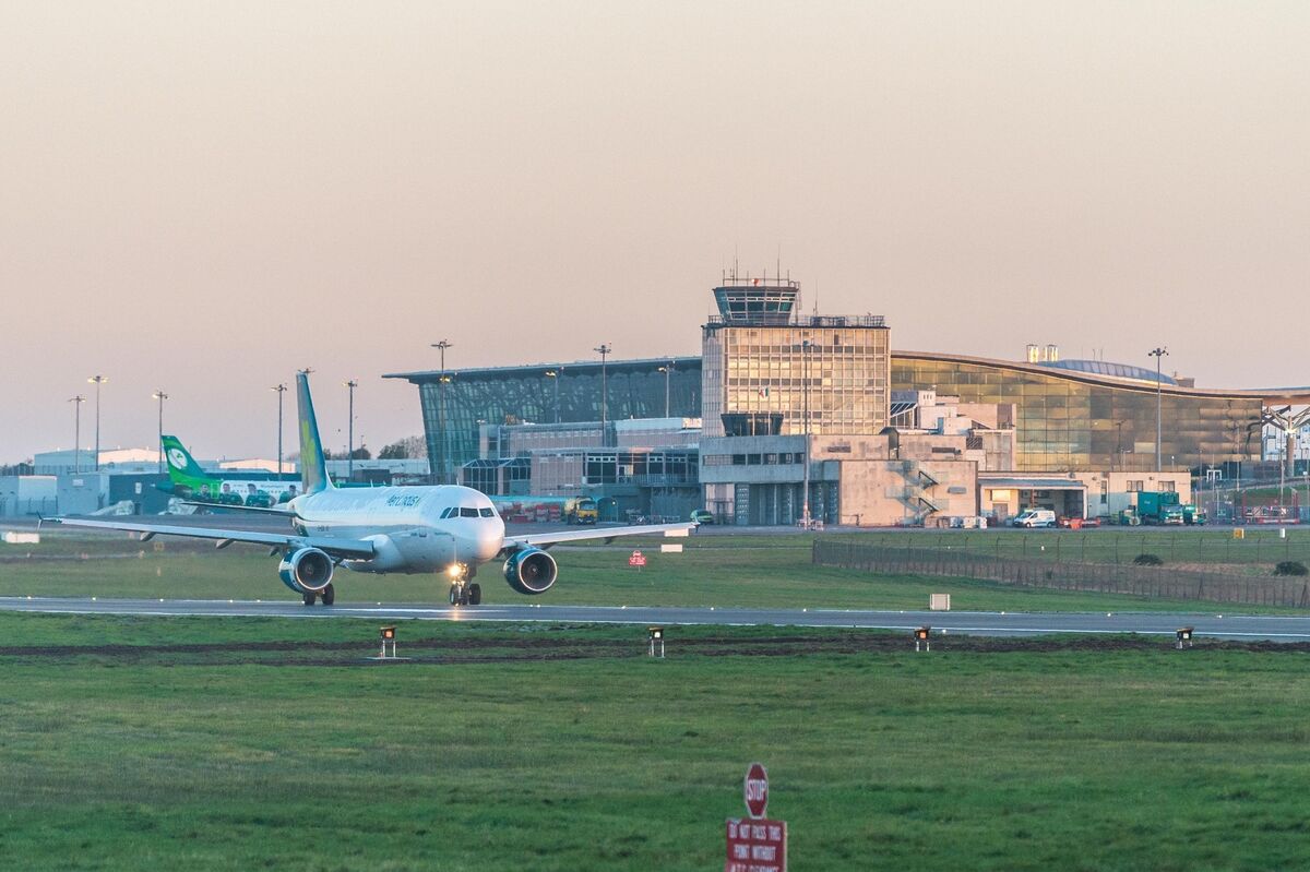 Cork Airport reopened to flights on November 22 2021 morning after a 10 week closure for a complete runway rebuild. Aer Lingus flight EI710 07.45 to London Heathrow was the first flight out.  Picture: Andy Gibson.