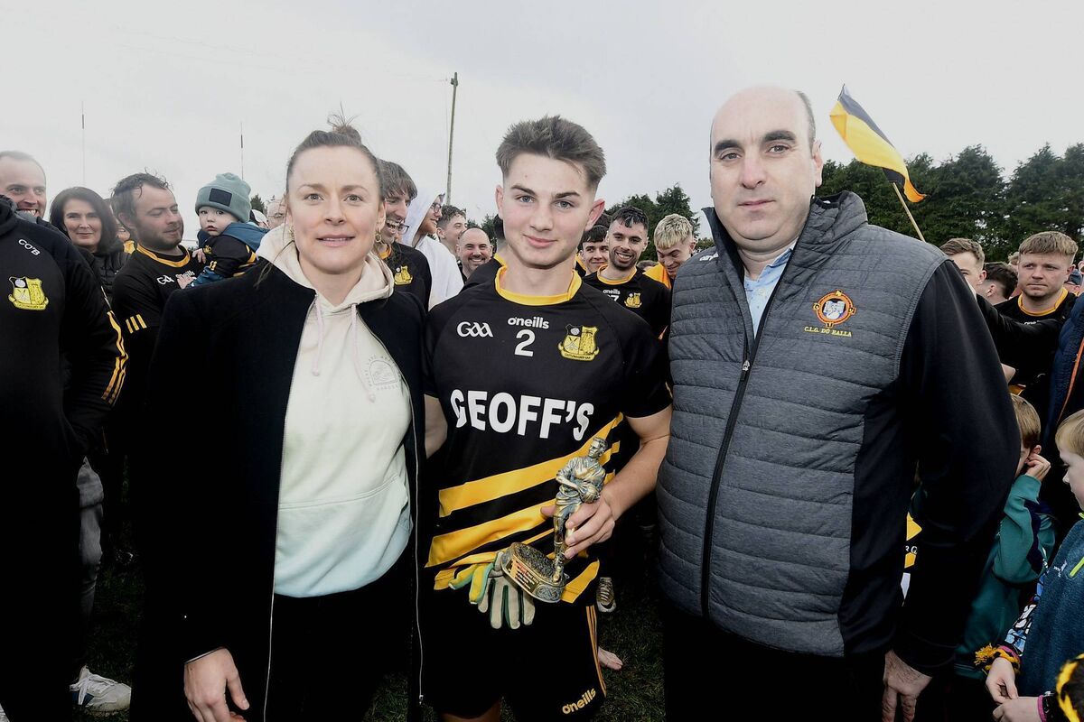 Duhallow JAFC Final Man of the Match Tadgh Fitzmaurice received his award from Niamh English in the presence of Steven Lynch, Chairman Duhallow GAA. Picture John Tarrant