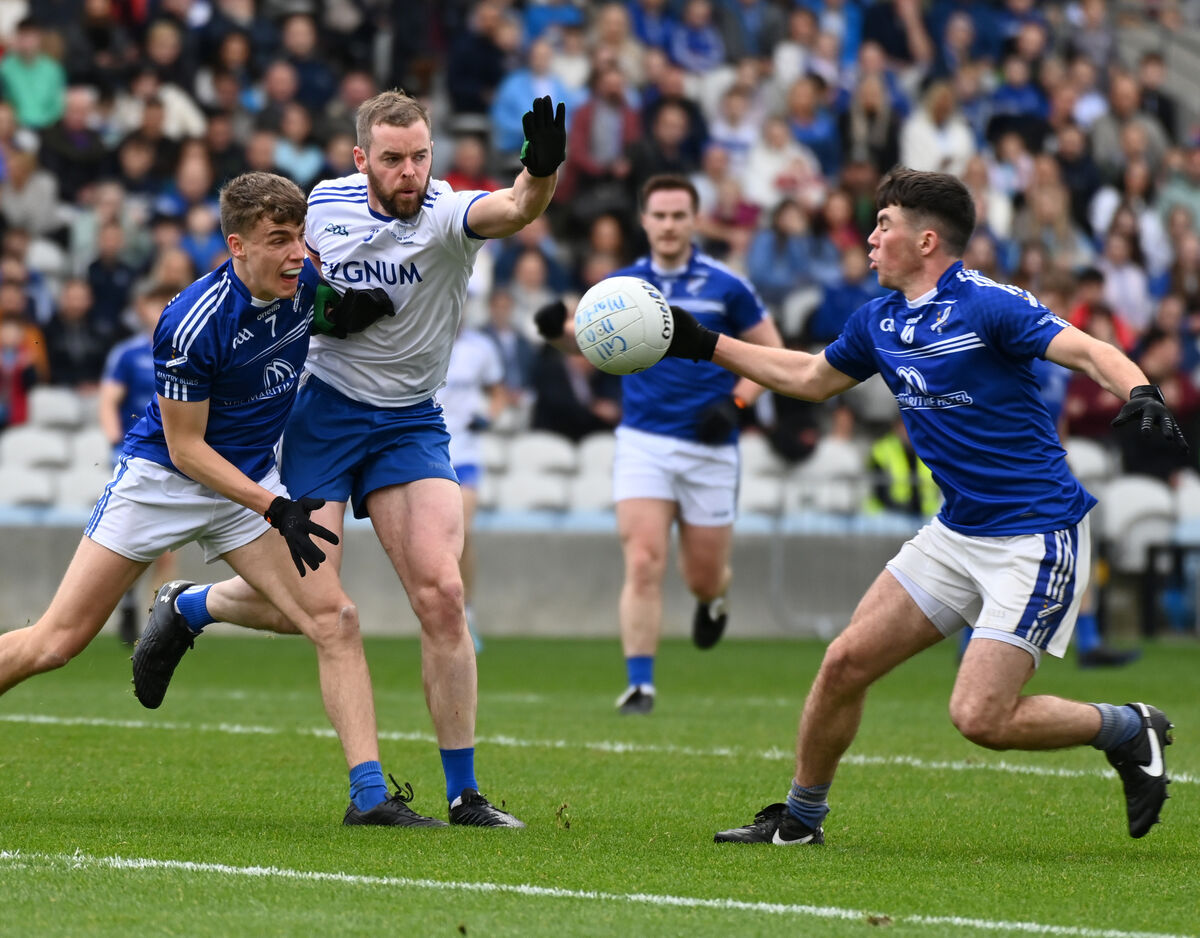 Bantry Blues' Dara McCarthy and Mark Óg O'Sullivan combine to stop Cill Na Martra's Fionbarra Ó'hÉalaithe. Picture: Eddie O'Hare