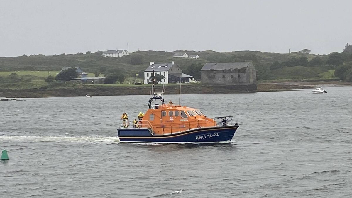 Cork RNLI crew called to provide evacuation for resident from Cape Clear following accident 