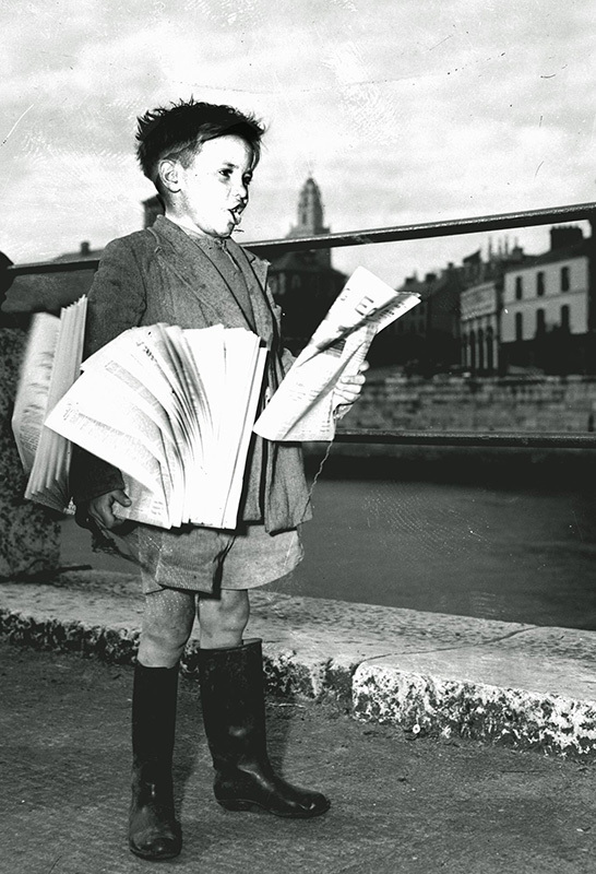 Echo Boy Selling Papers on Lavitts Quay 1953