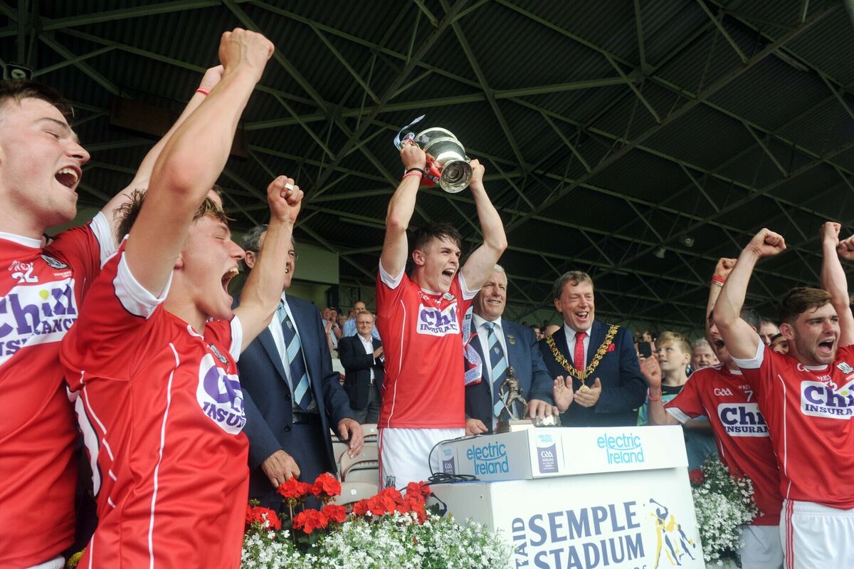 Captain Sean O'Leary Hayes lifting the trophy as the Cork players celebrate their victory over Clare in the Munster Minor HC final. Picture: Denis Minihane.