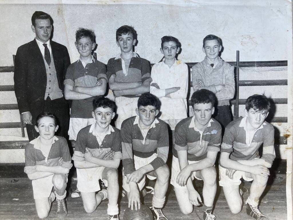 A early Blarney Street School basketball photo, Back row: Johnny Hayes (coach), Micheal Barry, Johnny Horgan, Denis Sheehan, Micheal Healy. Front row: Seanie Murphy, David Crowley, Finbarr Connolly, John O’Leary and Willie Green. KD A early Blarney Street School basketball photo, Back row: Johnny Hayes (coach), Micheal Barry, Johnny Horgan, Denis Sheehan, Micheal Healy. Front row: Seanie Murphy, David Crowley, Finbarr Connolly, John O’Leary and Willie Green. KD