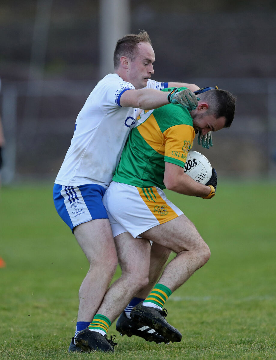  Damien Ó hUrdail, Cill na Martra, tackles Stan Lineen, Kilmihil. Picture: Jim Coughlan.