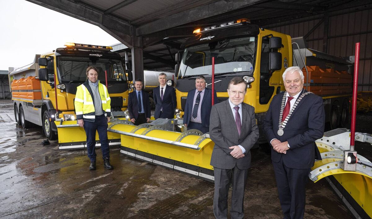 Pictured with the new additions to Cork County Council’s machinery fleet are: Owen Smith, Transport Infrastructure Ireland, Stephen Smyth, Transport Infrastructure Ireland, Justin Power, Cork County Council, Sean Twohig, Cork County Council, Kevin Morey, acting divisional manager North Cork, County Council Cork and Mayor of the County of Cork, Cllr Frank O’Flynn. Photo: Gerard McCarthy 