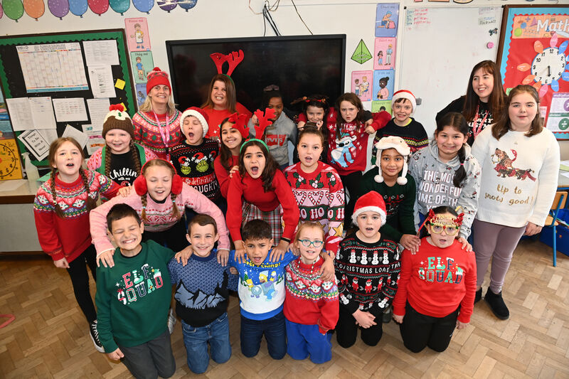 Pupils and staff at Scoil Ursula, Blackrock.Pic Larry Cummins Pupils and staff at Scoil Ursula, Blackrock.Pic Larry Cummins