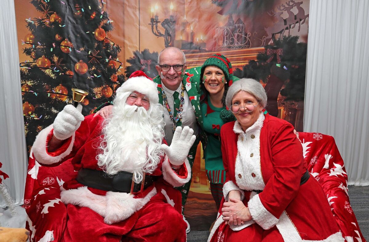 Santa and Mrs. Claus with John Looney, Chairperson Cork City Hospitals Children's Club and Christine Tobin, Nurse at the Children's Ward Cork University Hospital. Santa and Mrs. Claus with John Looney, Chairperson Cork City Hospitals Children's Club and Christine Tobin, Nurse at the Children's Ward Cork University Hospital.