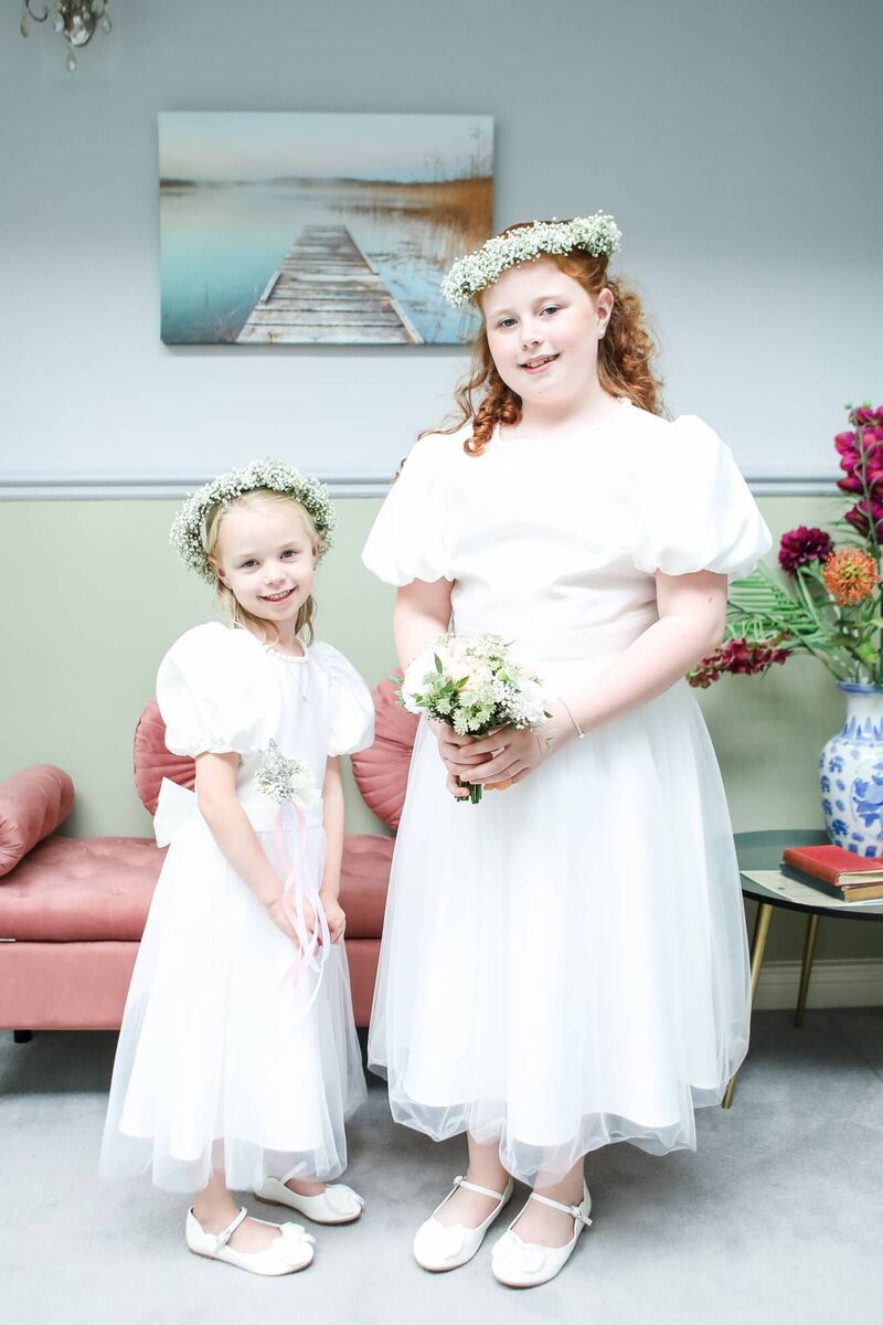 Two very special guests, the couple’s daughters Maci and Pippa, who played an important role on the day.